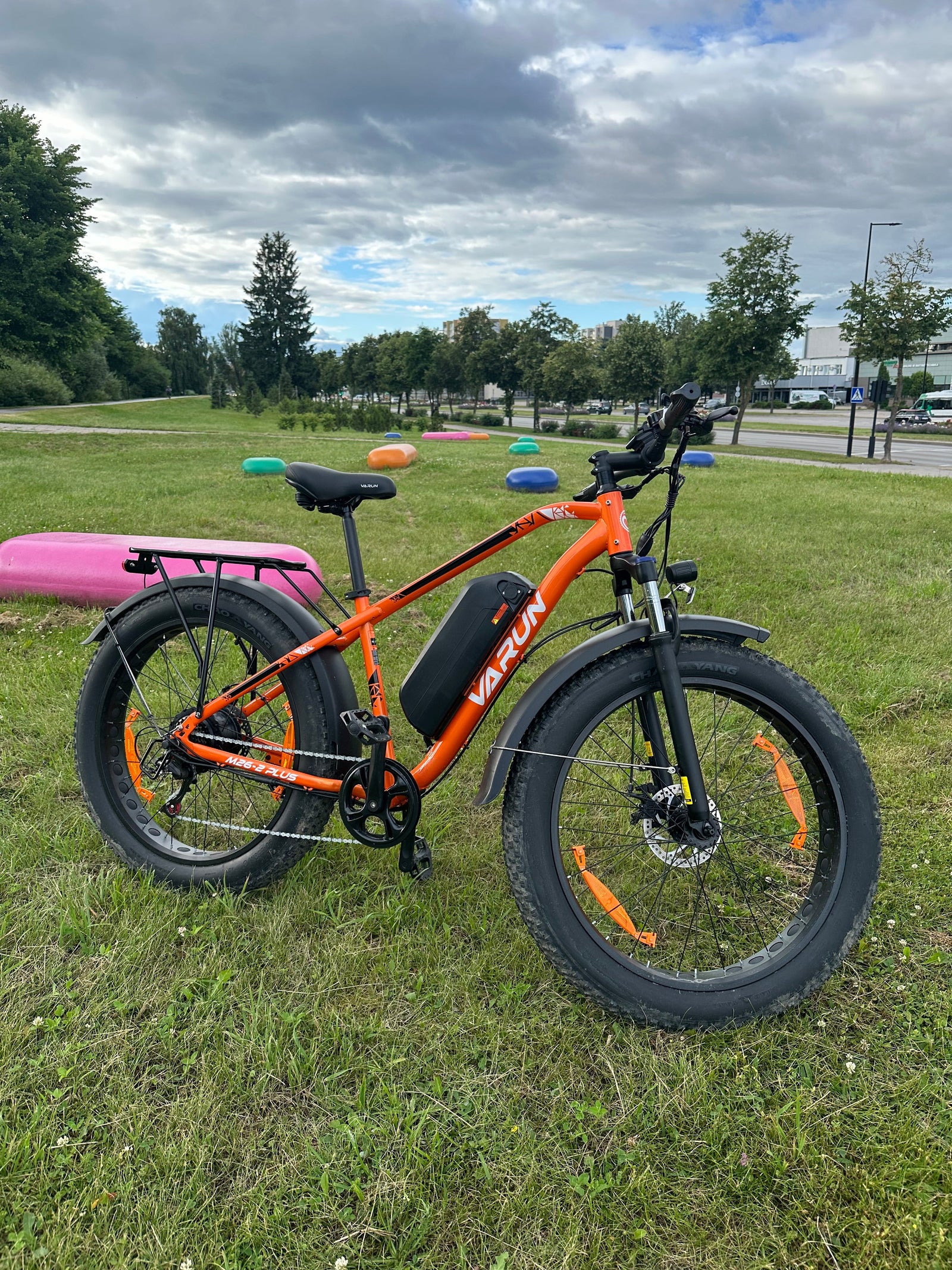 Pedala fino al tuo bar preferito: avventure estive in e-bike tra caffè e panorami